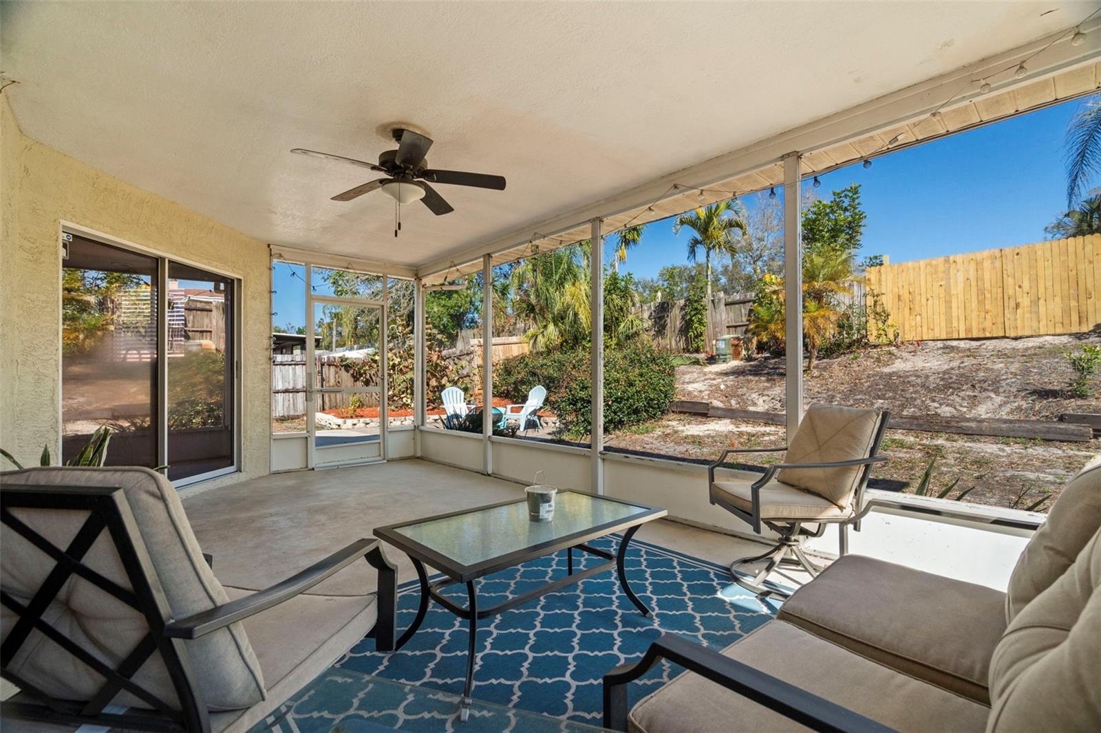 Listing photo id 22 for 2397 Orangehill Avenue