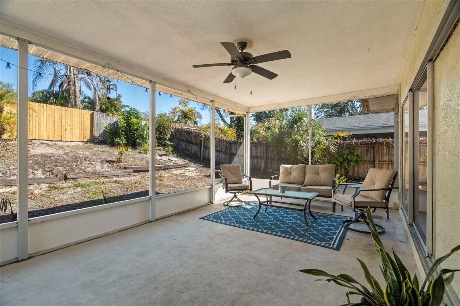 Listing photo id 23 for 2397 Orangehill Avenue