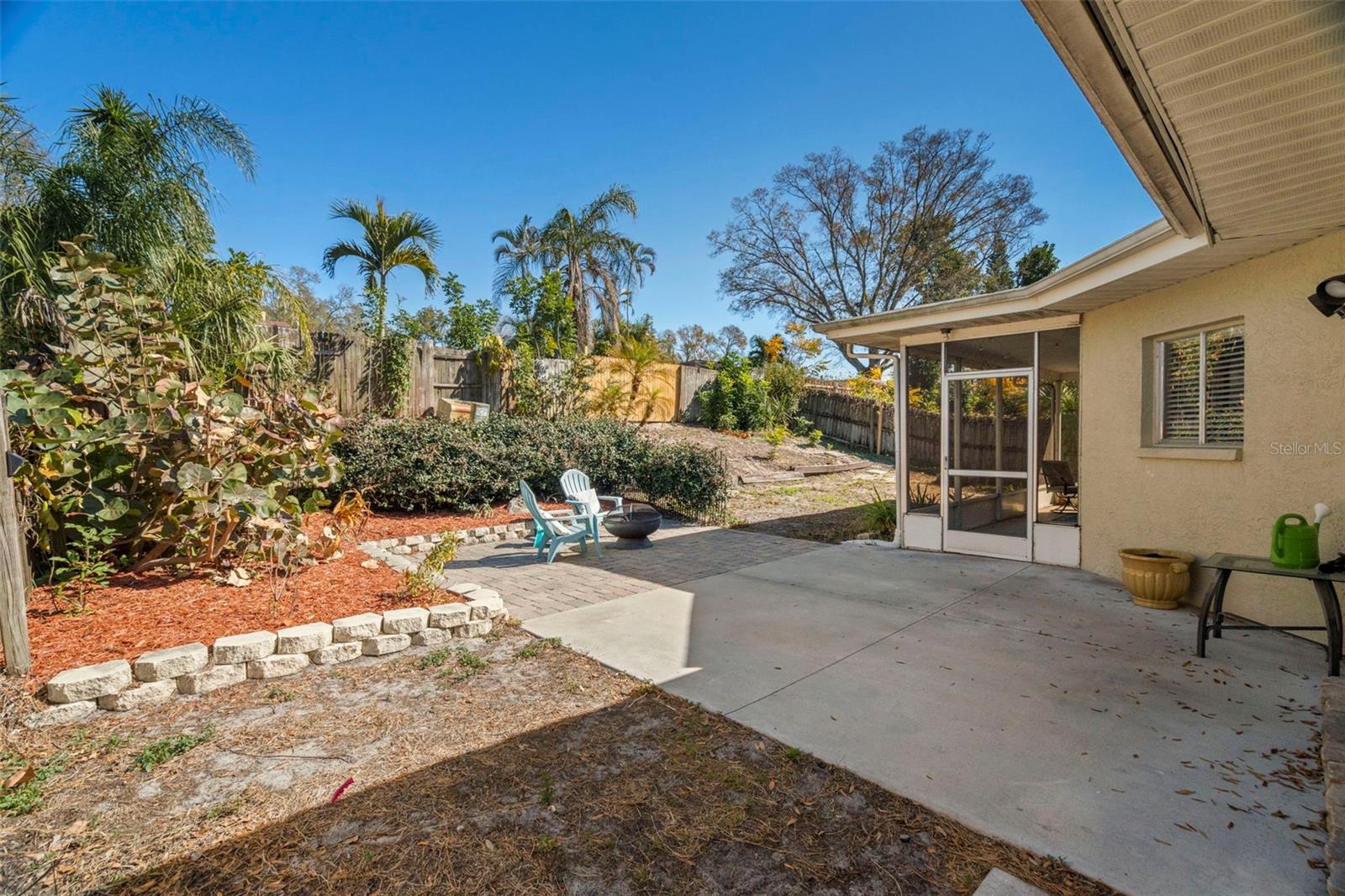 Listing photo id 24 for 2397 Orangehill Avenue