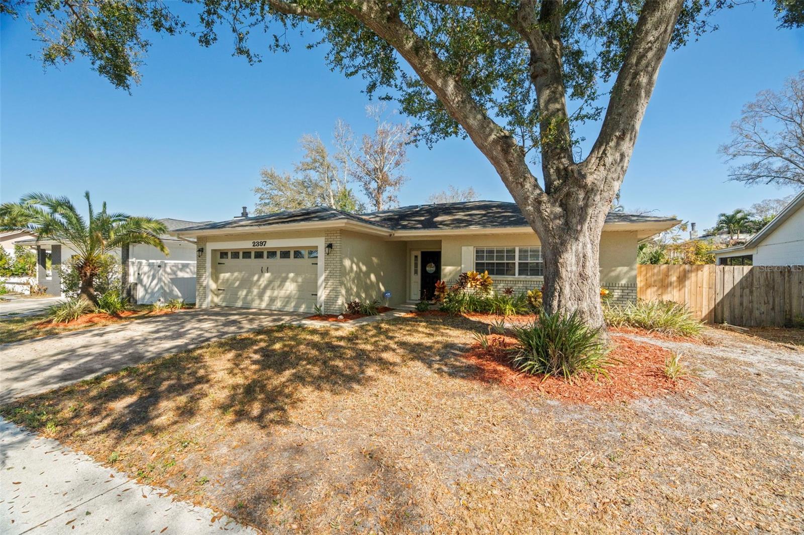 Listing photo id 1 for 2397 Orangehill Avenue