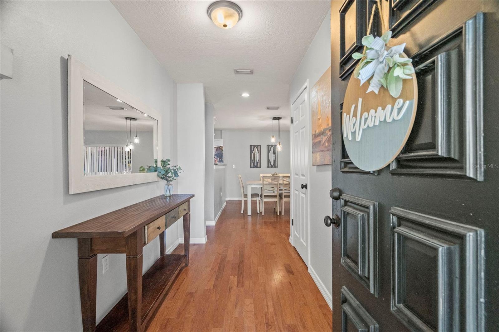 Listing photo id 3 for 2397 Orangehill Avenue