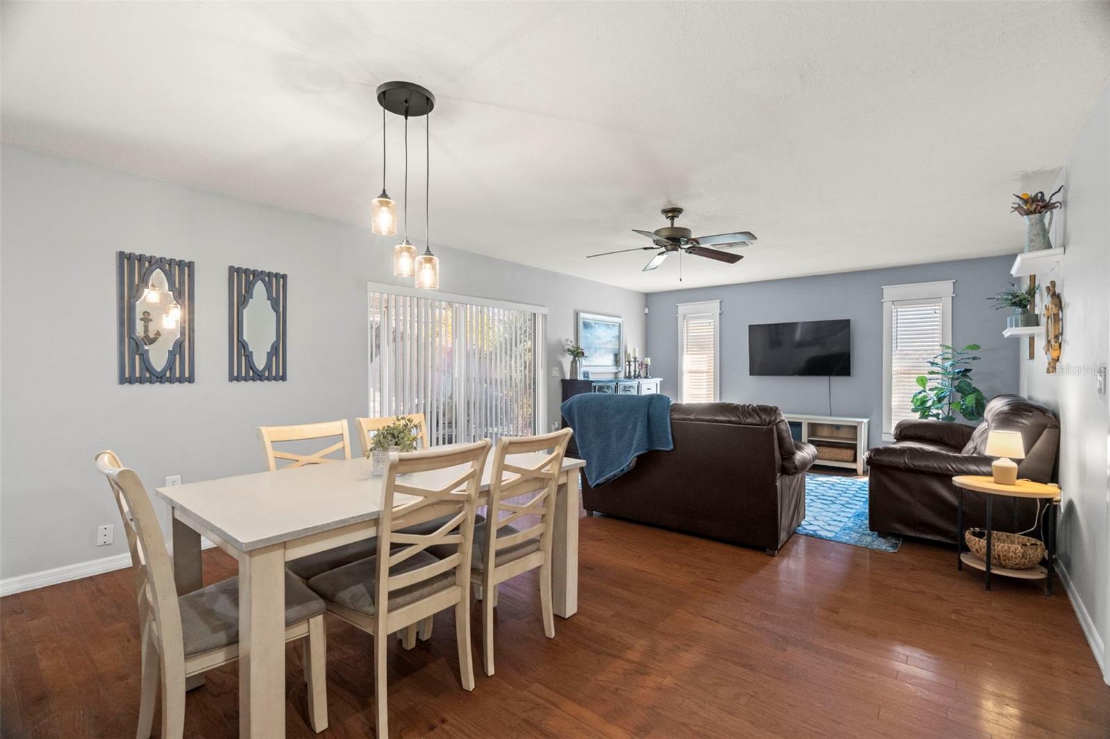 Listing photo id 5 for 2397 Orangehill Avenue