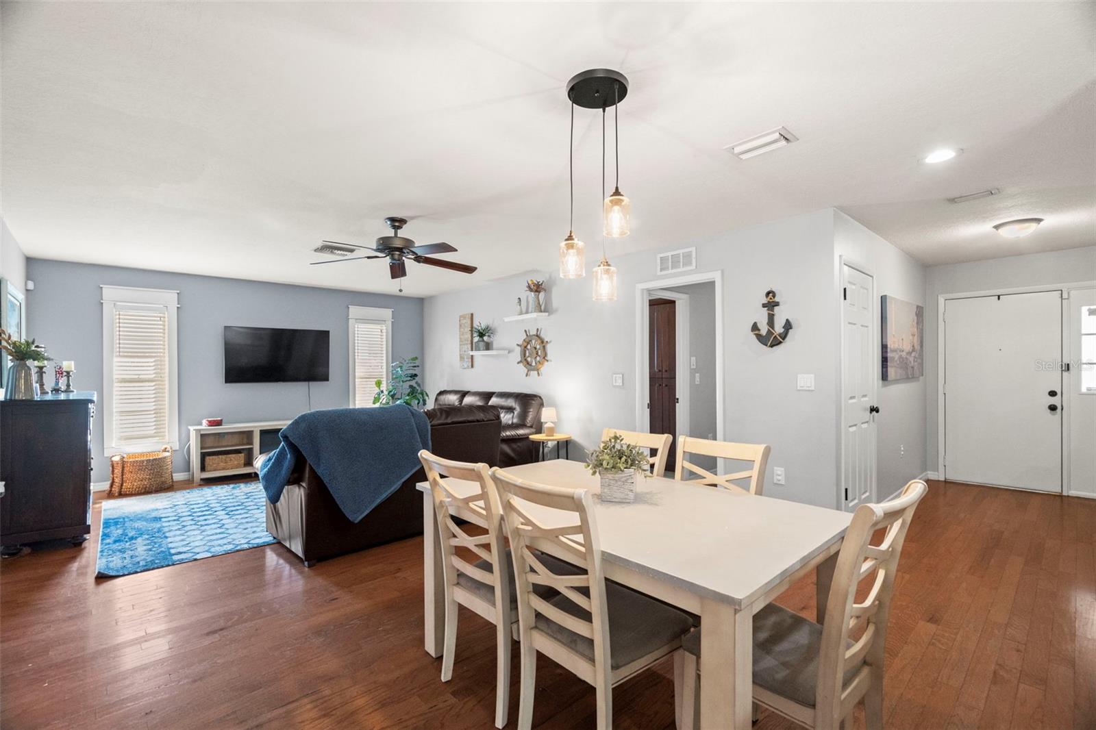 Listing photo id 6 for 2397 Orangehill Avenue