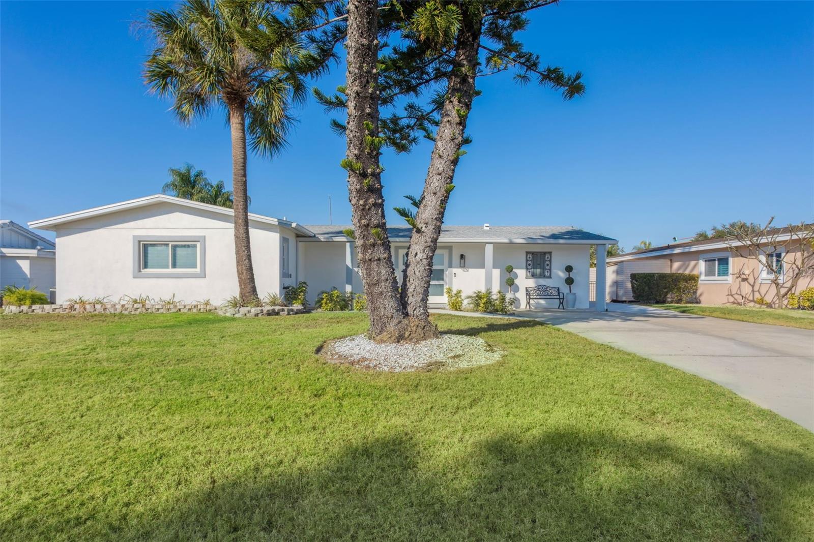 Details for 3926 Fontainebleau Drive, TAMPA, FL 33634