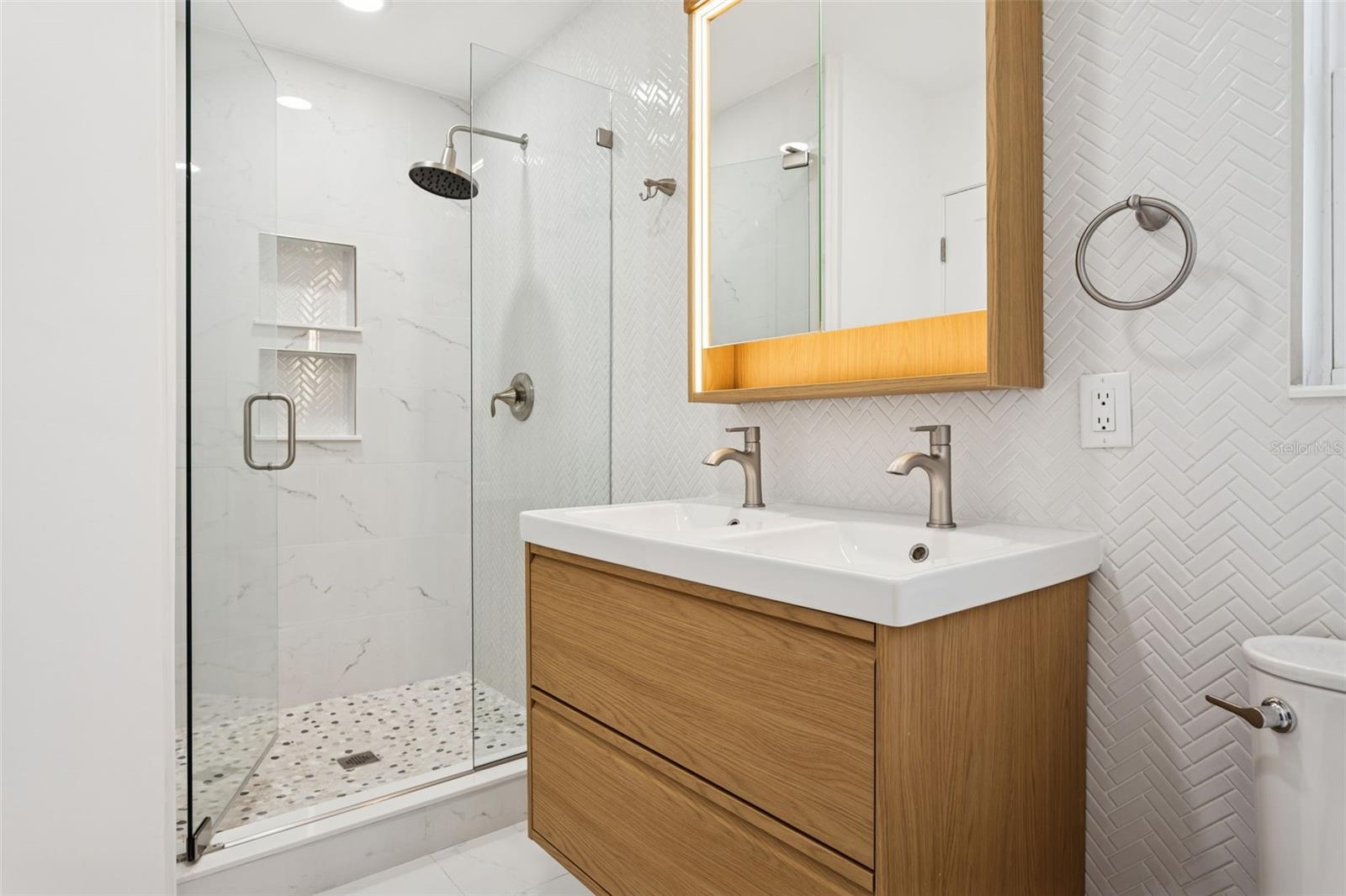 Image 17 of 25 For 3926 Fontainebleau Drive