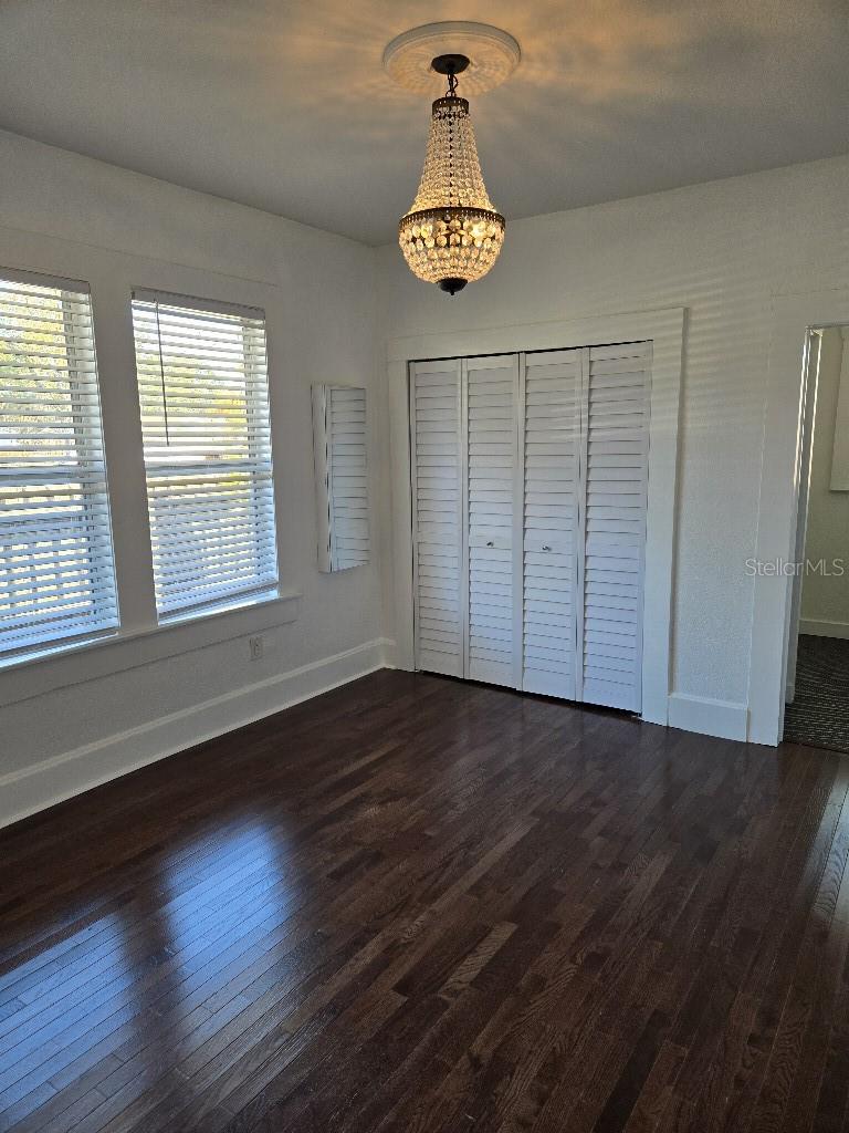 Listing photo id 8 for 211 Alva Street