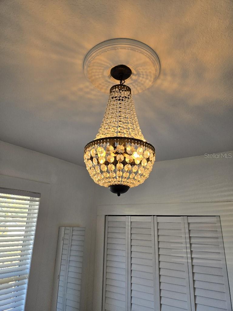 Listing photo id 9 for 211 Alva Street