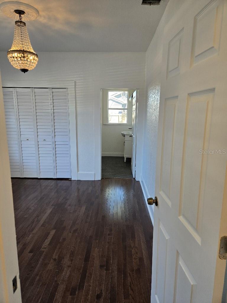 Listing photo id 11 for 211 Alva Street