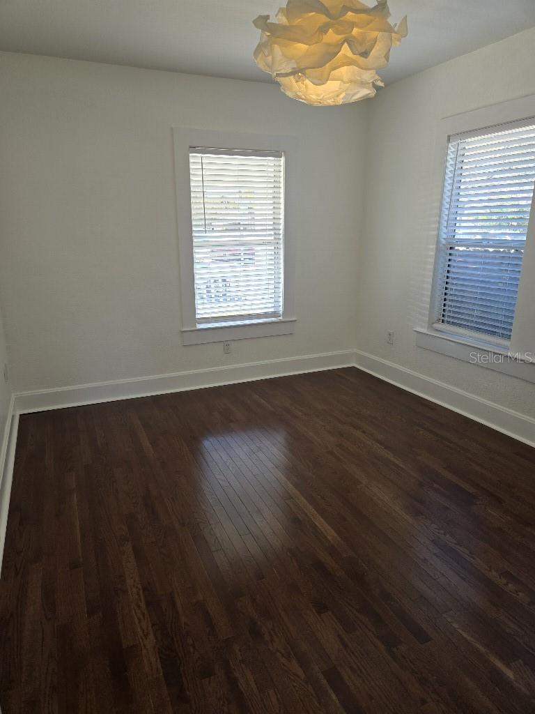 Listing photo id 12 for 211 Alva Street