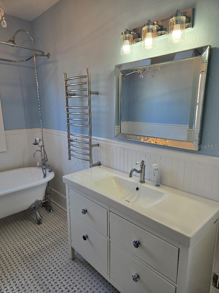 Listing photo id 14 for 211 Alva Street