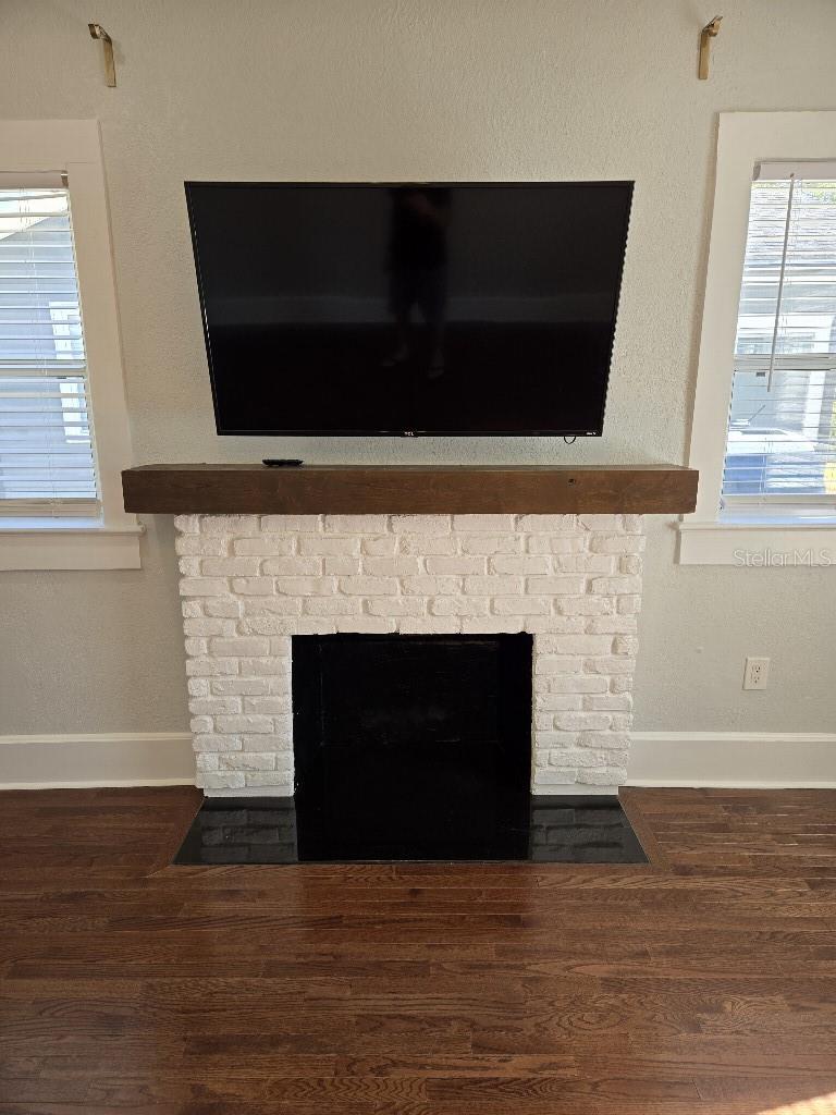 Listing photo id 1 for 211 Alva Street