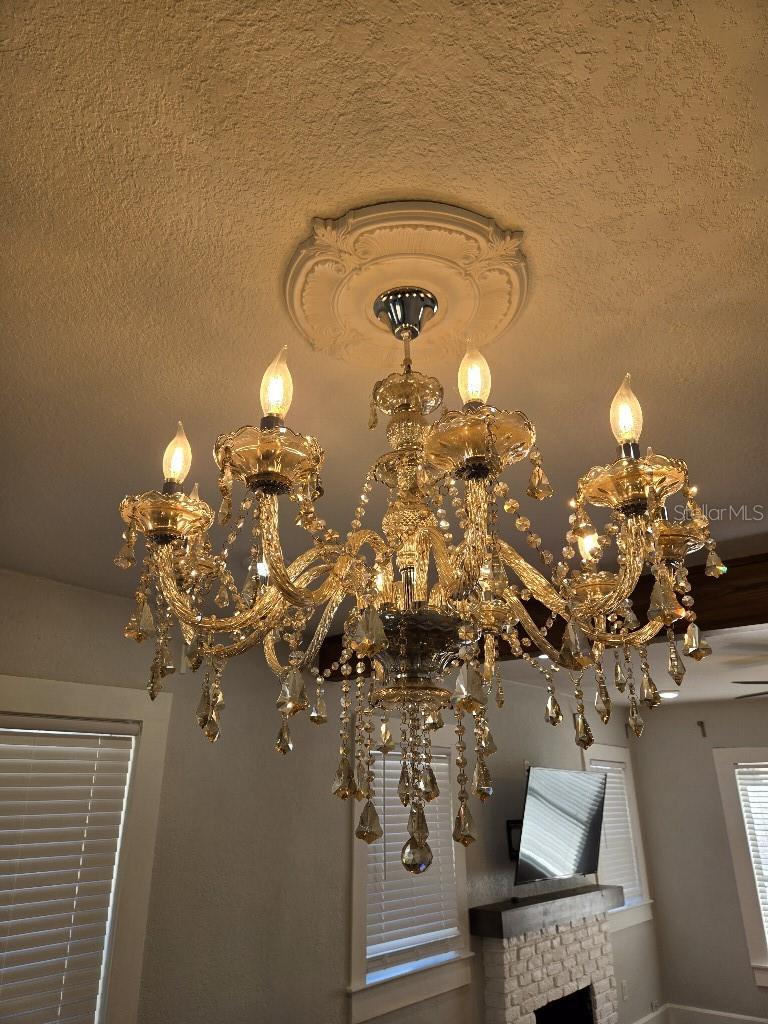 Listing photo id 4 for 211 Alva Street