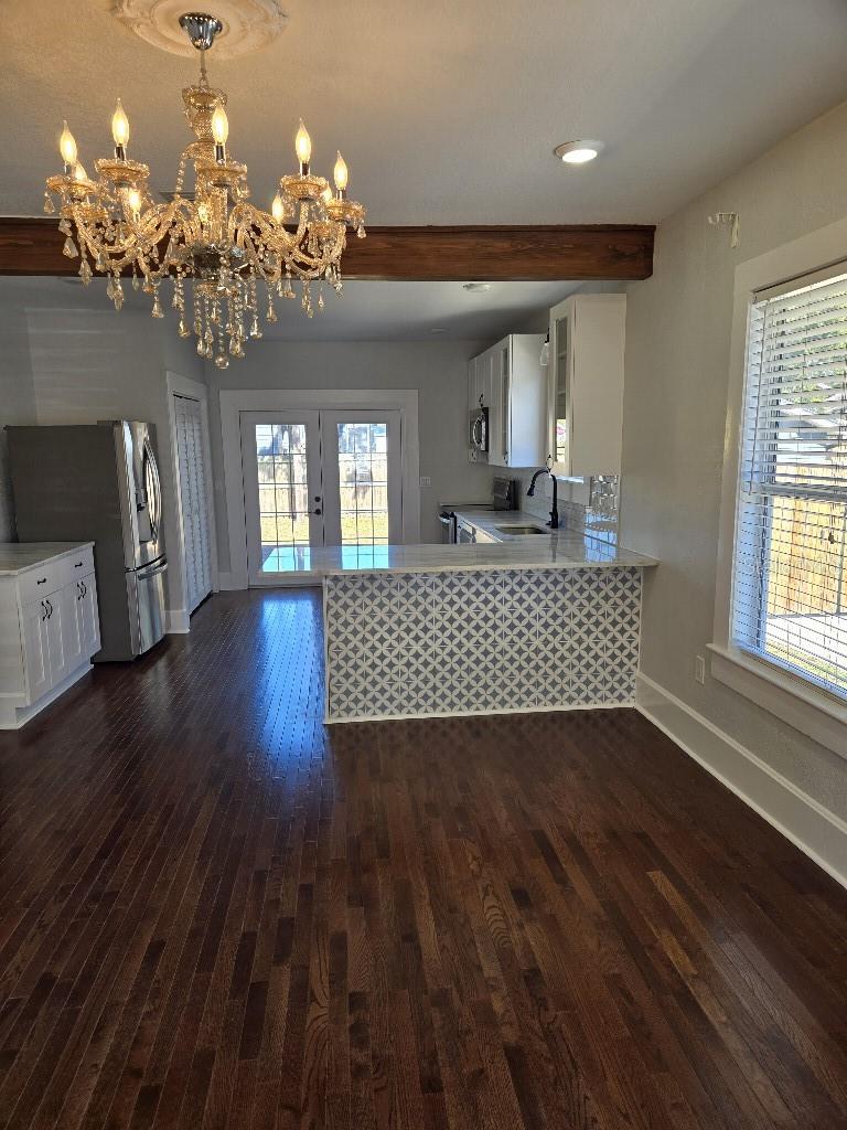 Listing photo id 5 for 211 Alva Street