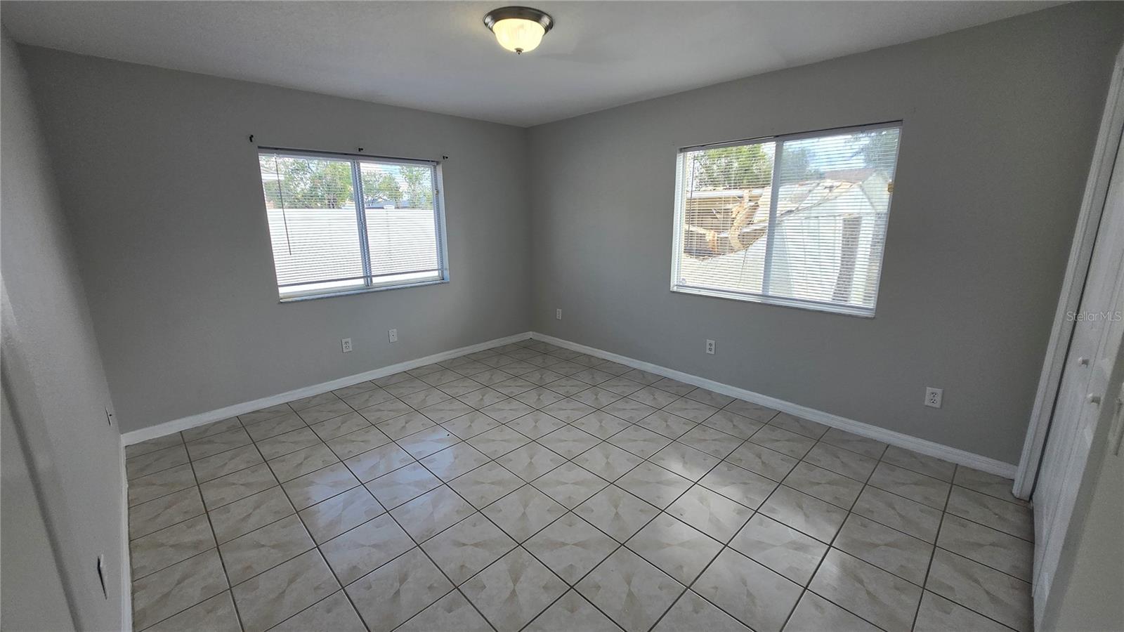 Image 21 of 32 For 1506 Silktree Court