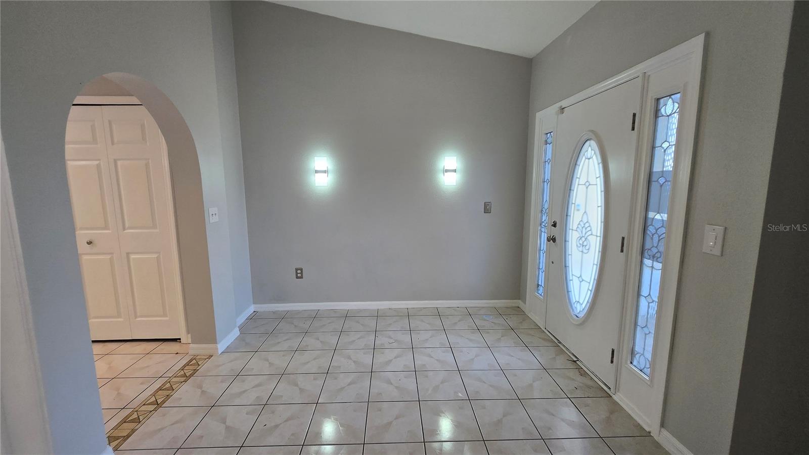 Image 4 of 32 For 1506 Silktree Court