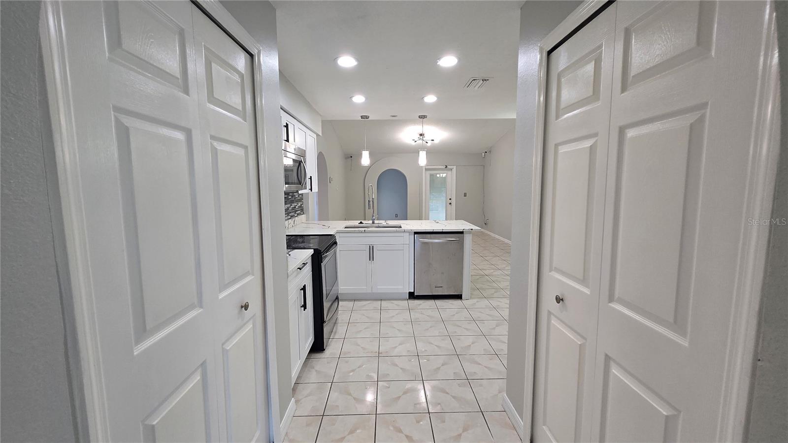 Image 8 of 32 For 1506 Silktree Court