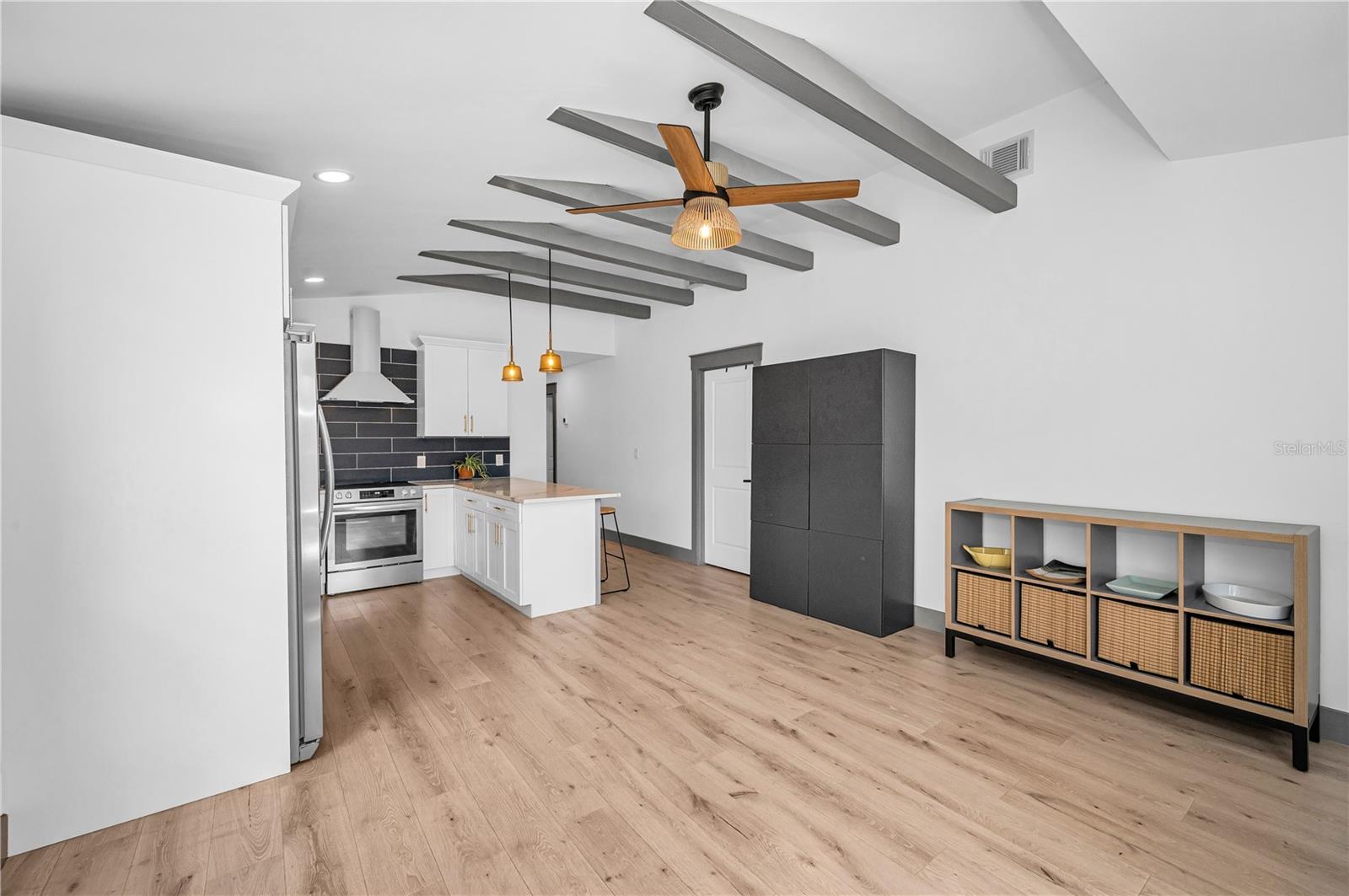 Image 3 of 23 For 4575 20th Avenue S