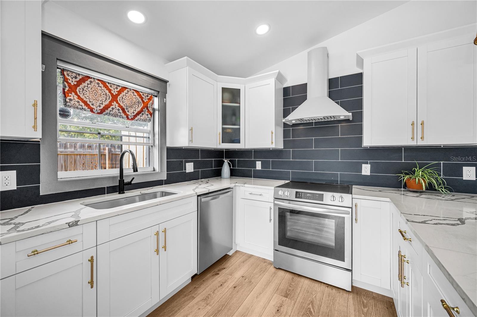 Image 5 of 23 For 4575 20th Avenue S