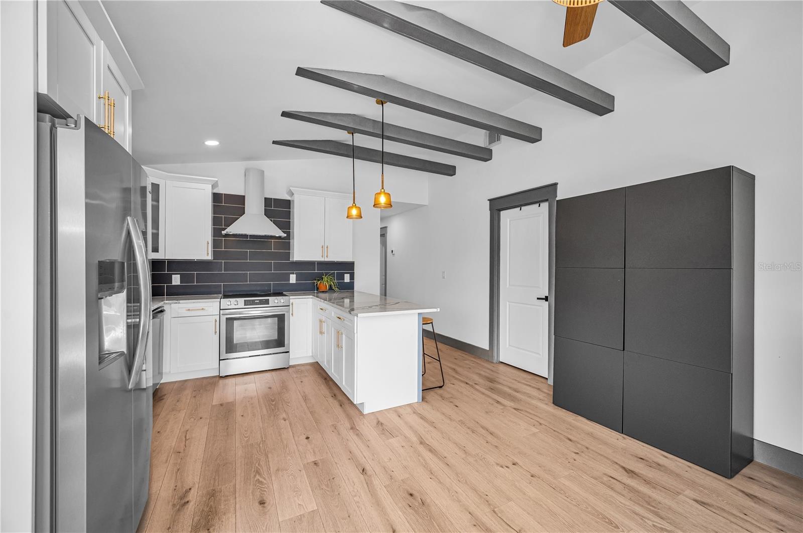 Image 6 of 23 For 4575 20th Avenue S