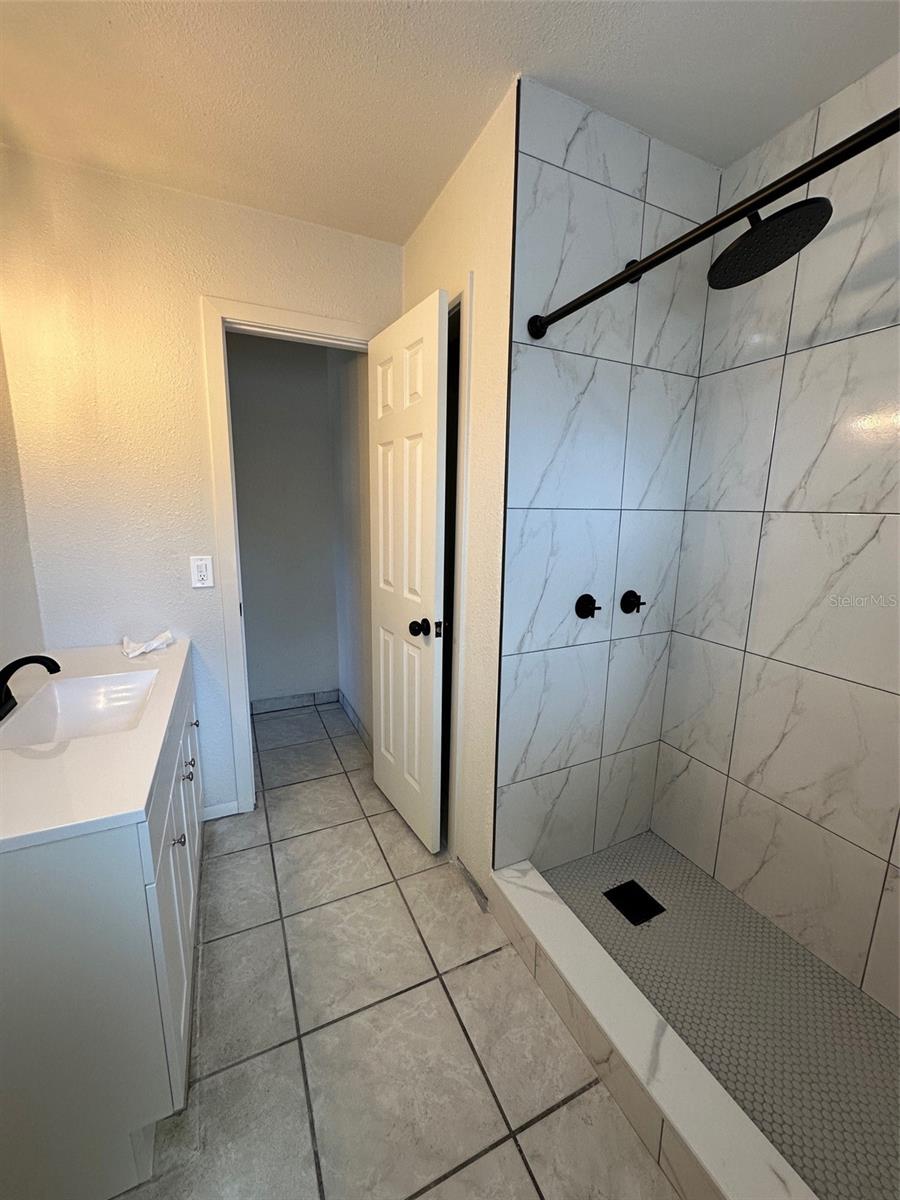 Listing photo id 8 for 2505 Glen Avenue