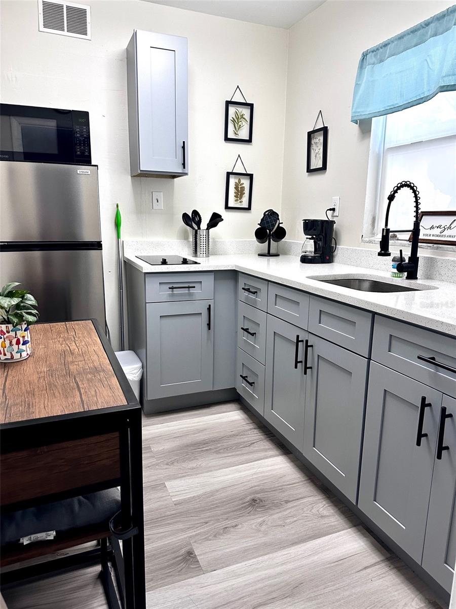 Listing photo id 9 for 2505 Glen Avenue