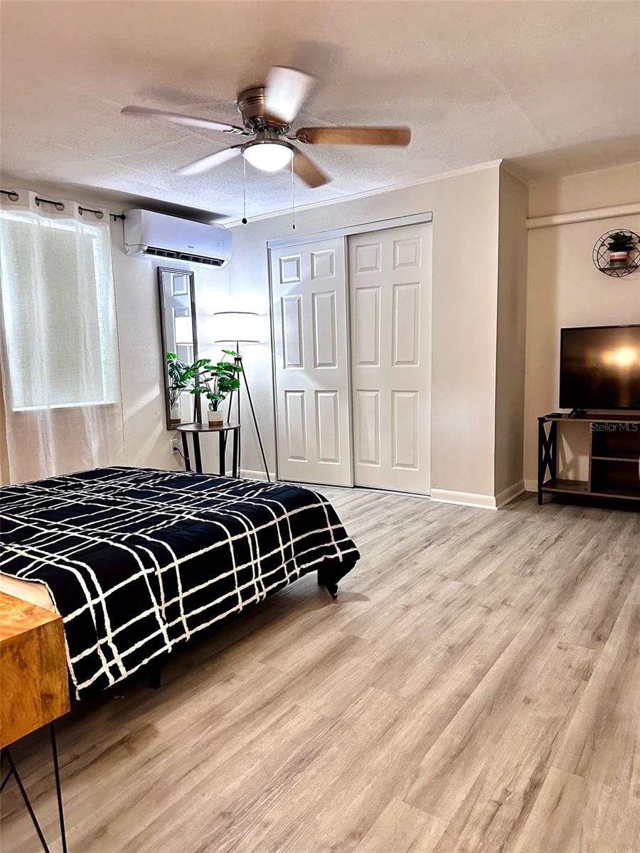 Listing photo id 11 for 2505 Glen Avenue