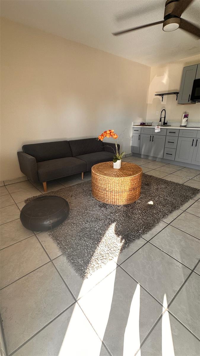 Listing photo id 1 for 2505 Glen Avenue