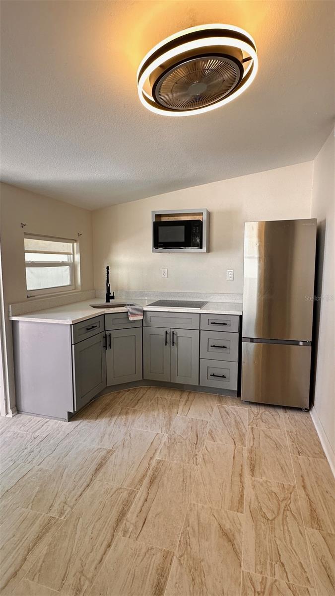 Listing photo id 4 for 2505 Glen Avenue