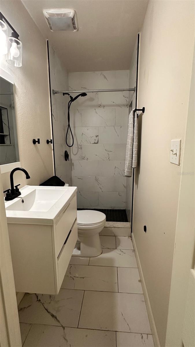 Listing photo id 5 for 2505 Glen Avenue