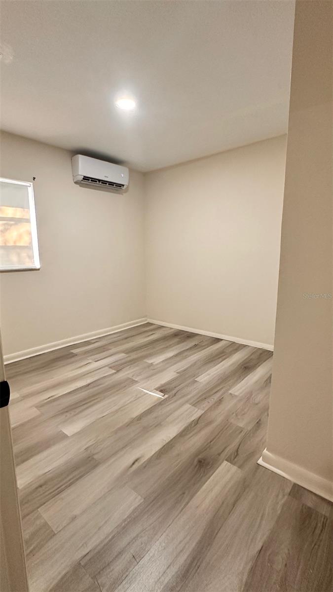 Listing photo id 6 for 2505 Glen Avenue