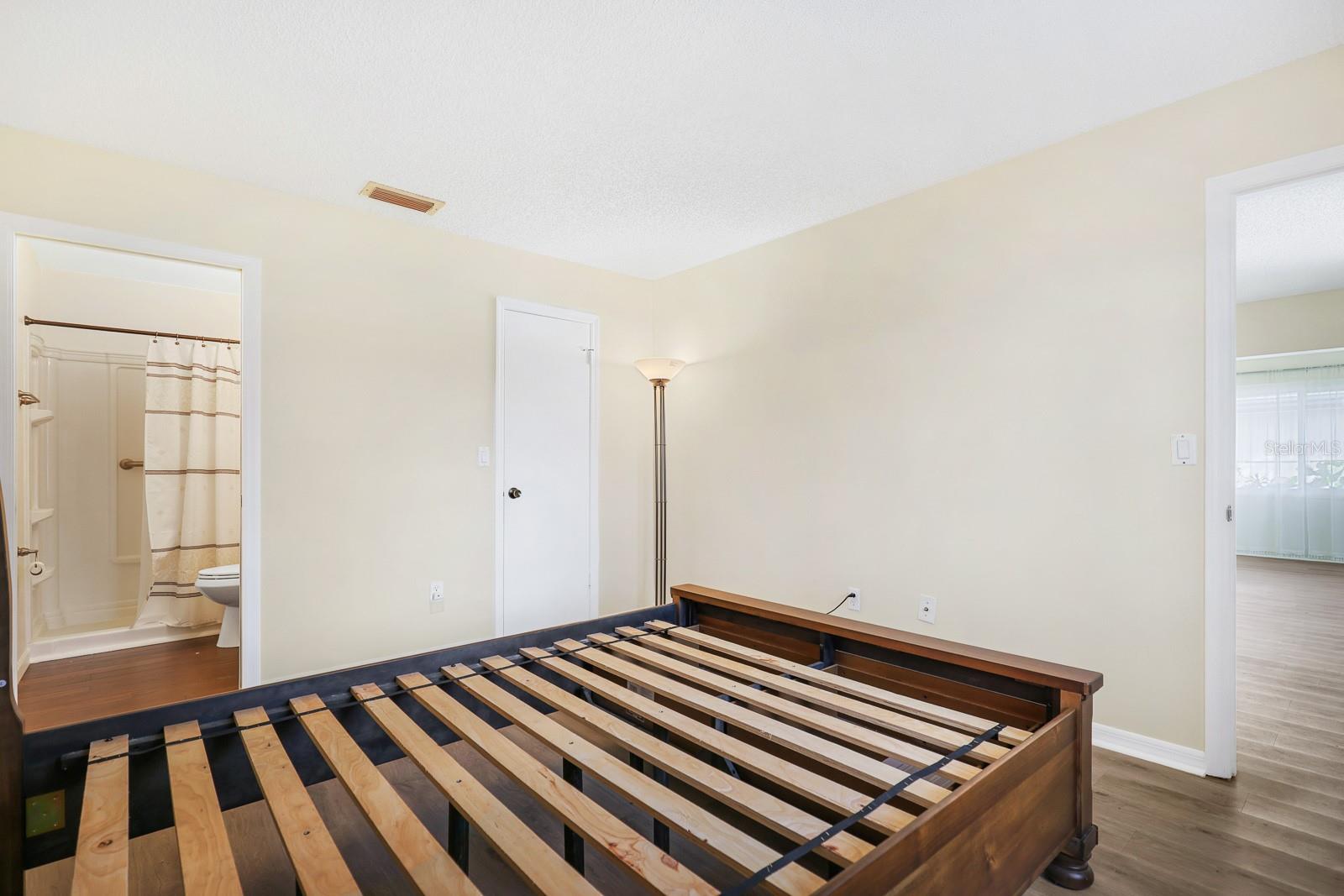 Listing photo id 9 for 2003 Hadrian Court