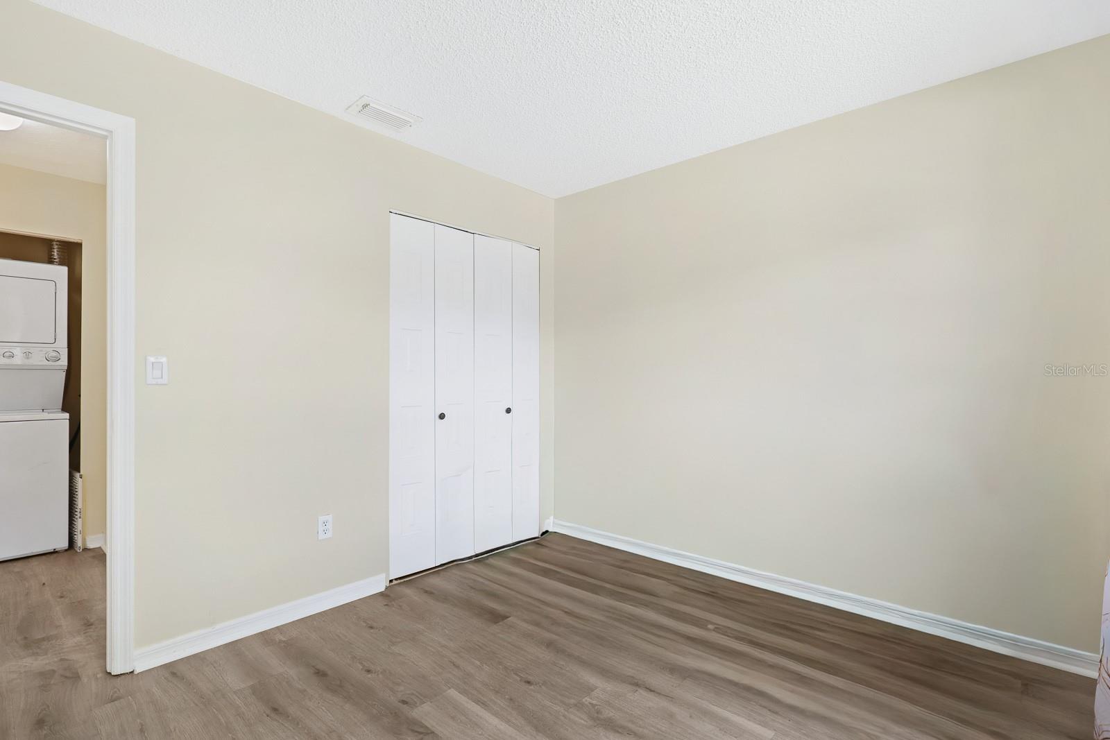 Listing photo id 13 for 2003 Hadrian Court