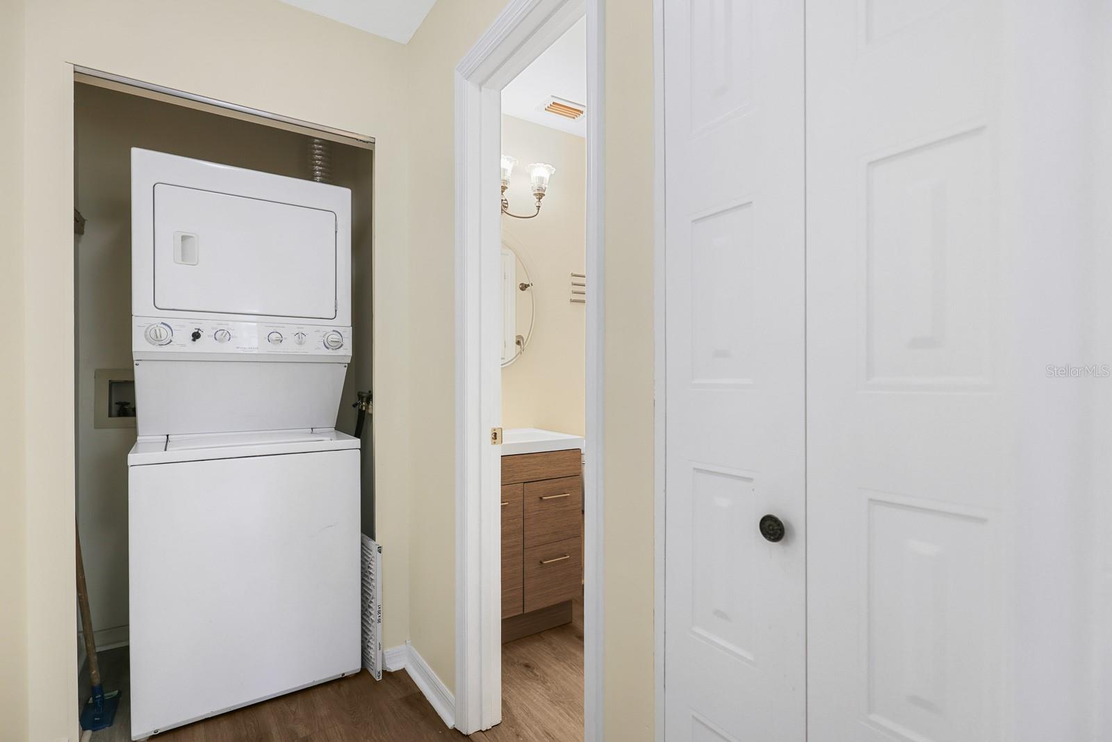 Listing photo id 15 for 2003 Hadrian Court