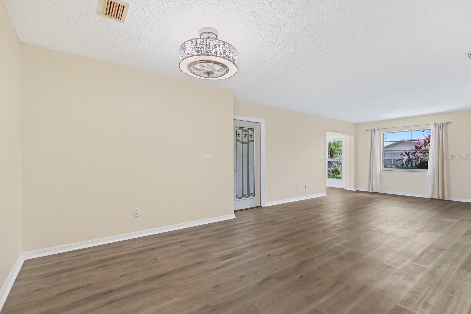 Listing photo id 1 for 2003 Hadrian Court