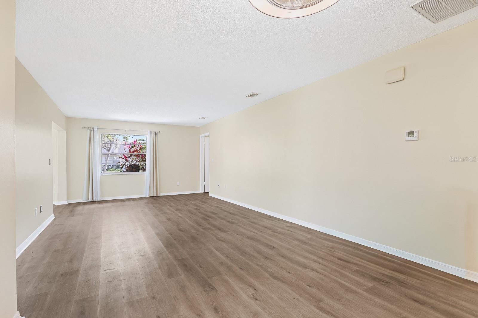 Listing photo id 2 for 2003 Hadrian Court