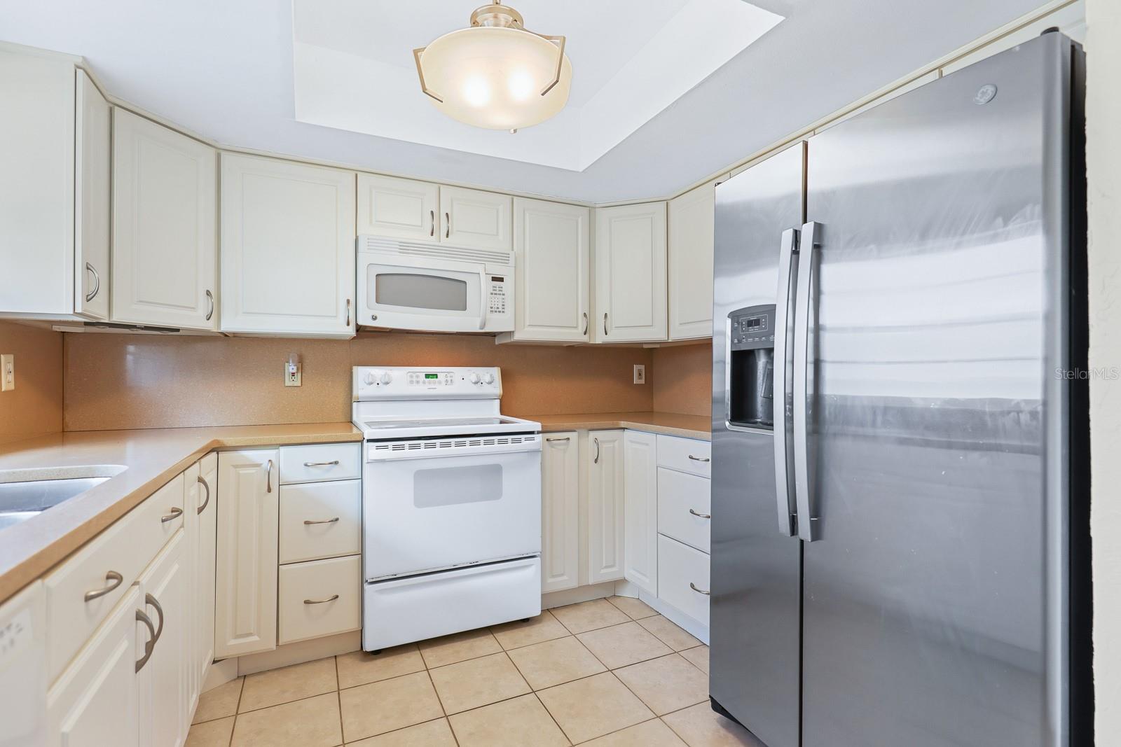 Listing photo id 7 for 2003 Hadrian Court