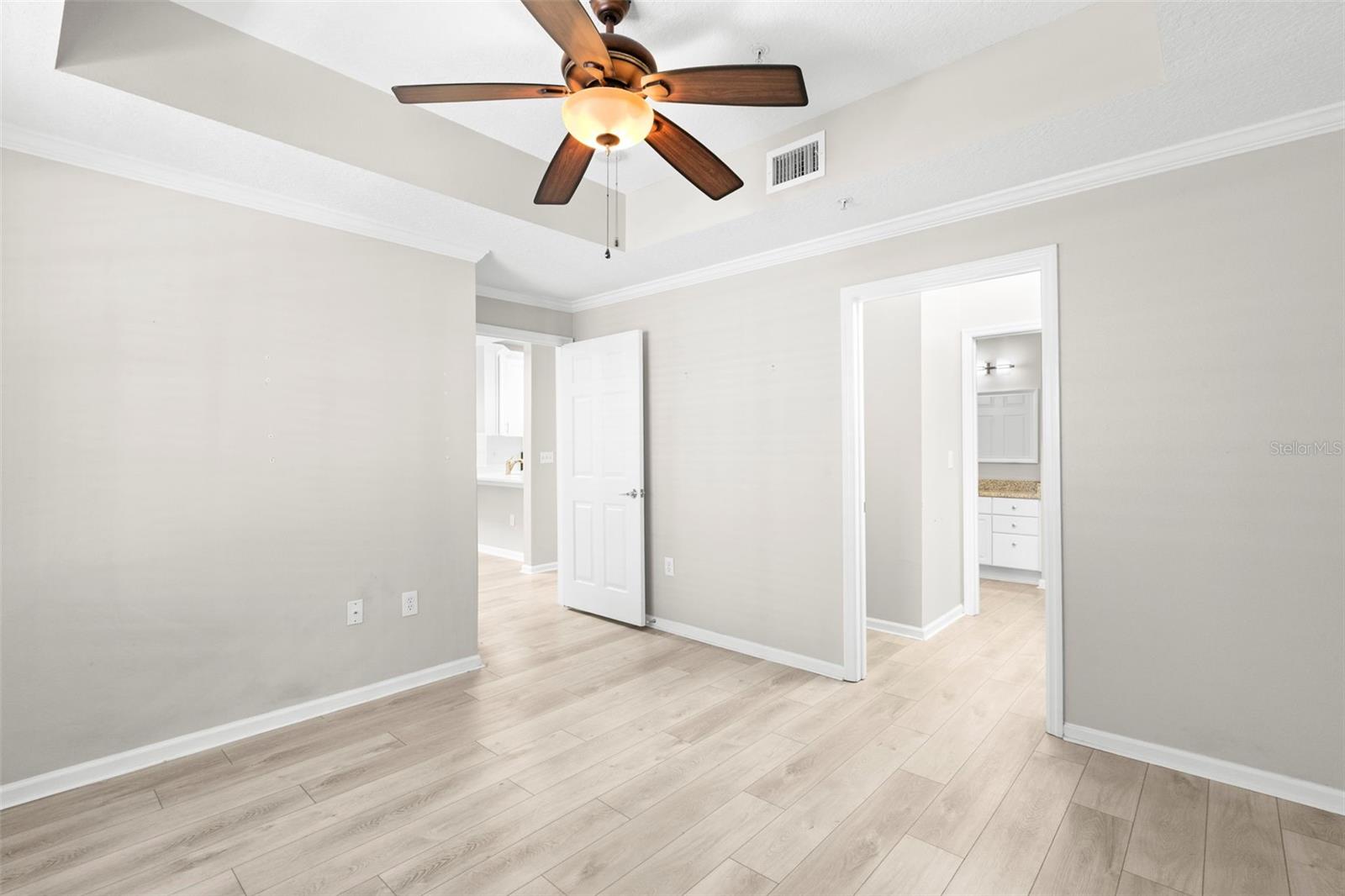 Image 16 of 35 For 800 Dakota Avenue 214