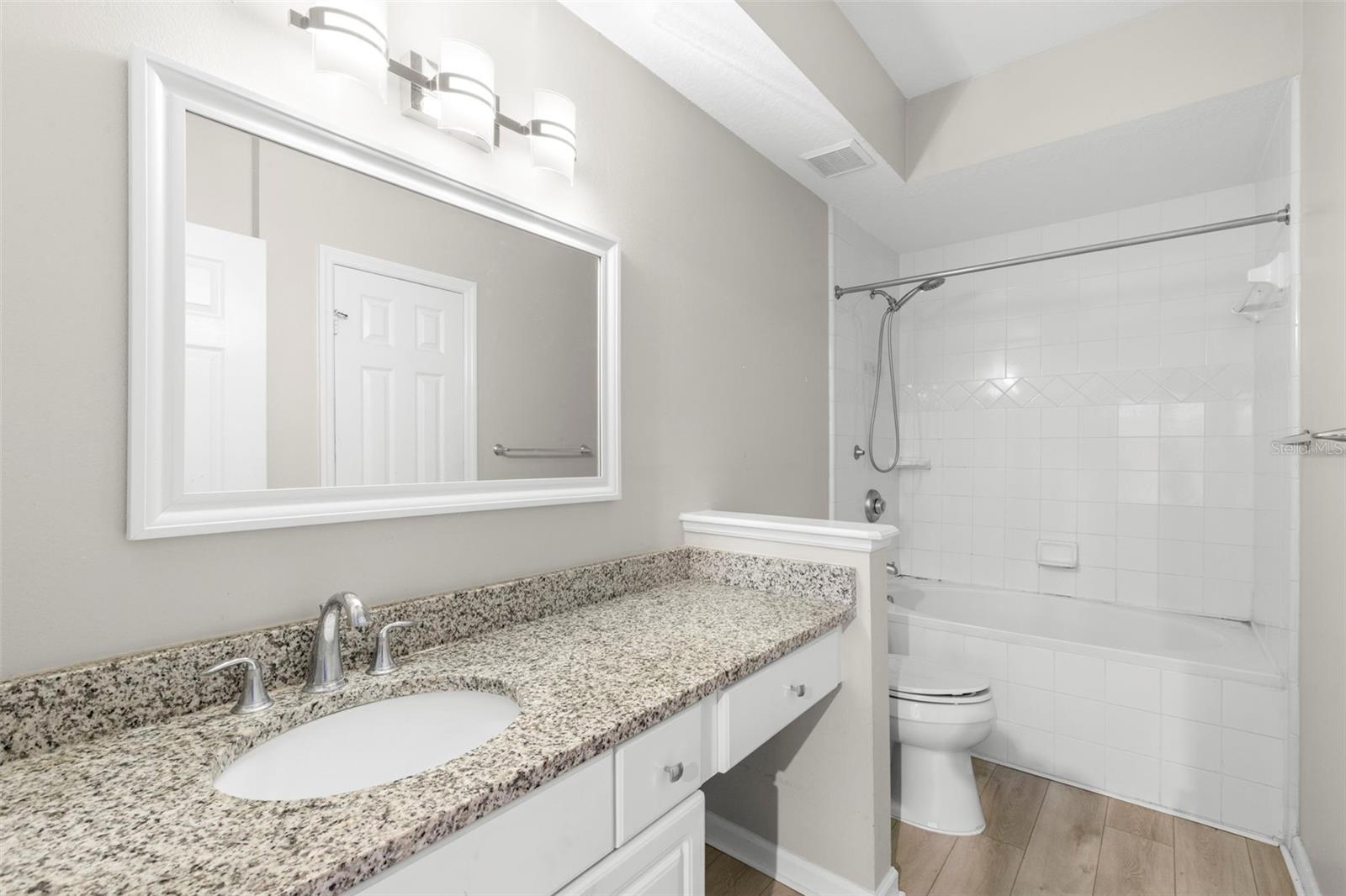 Image 21 of 35 For 800 Dakota Avenue 214