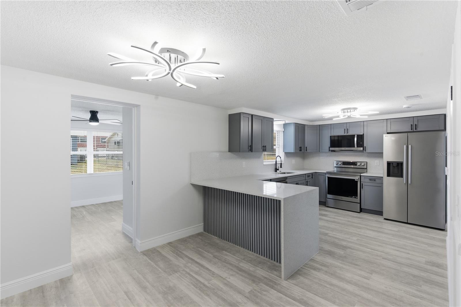 Image 10 of 34 For 5330 Poinsettia Dr