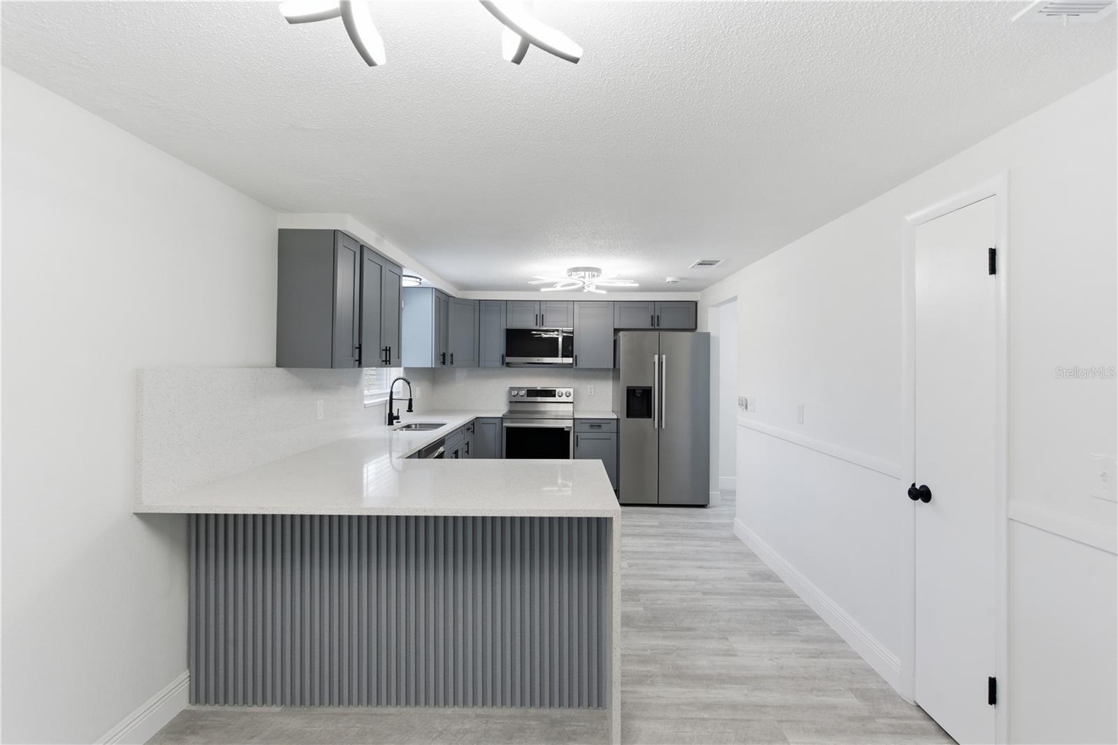 Image 11 of 34 For 5330 Poinsettia Dr