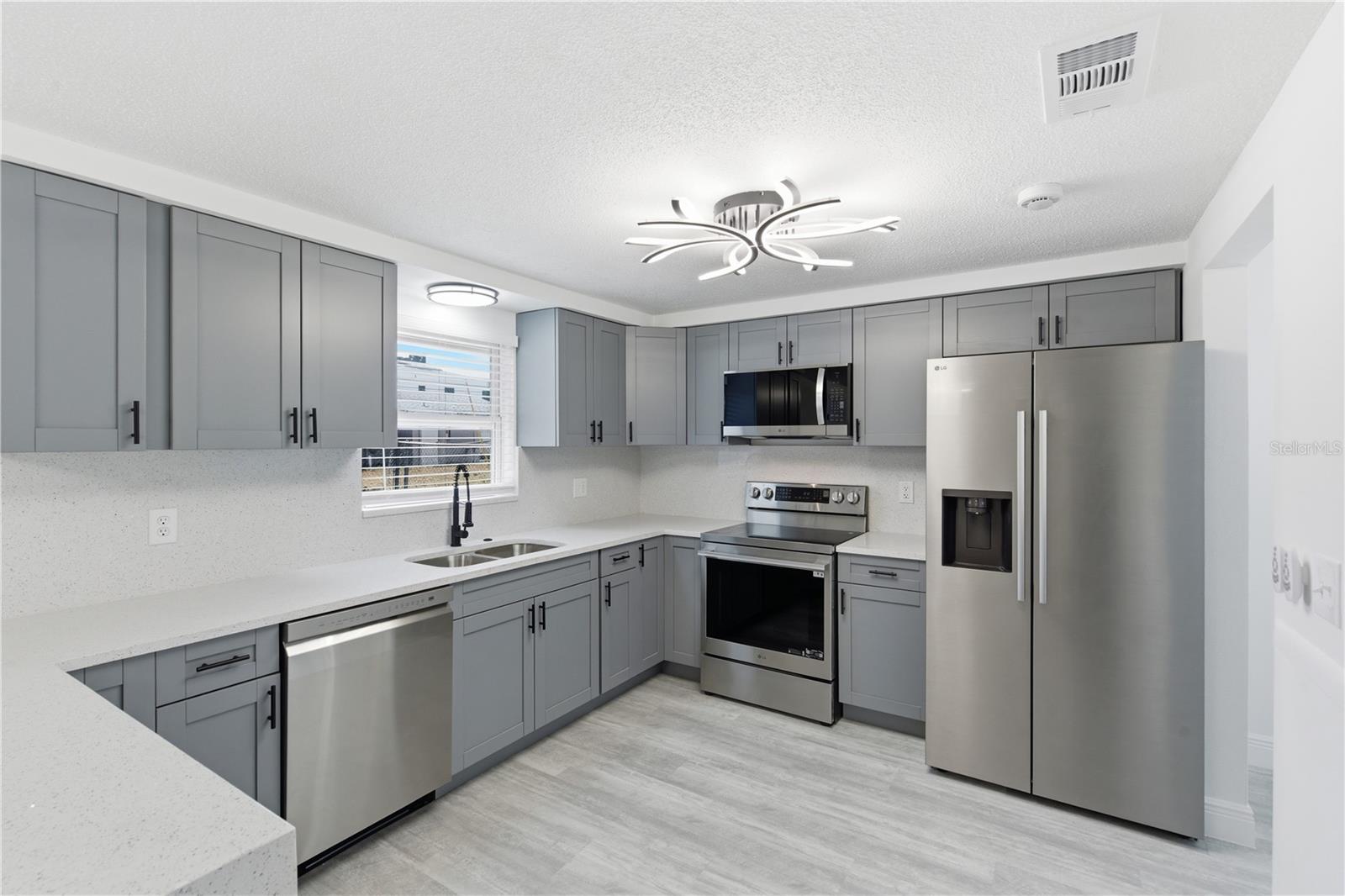 Image 12 of 34 For 5330 Poinsettia Dr