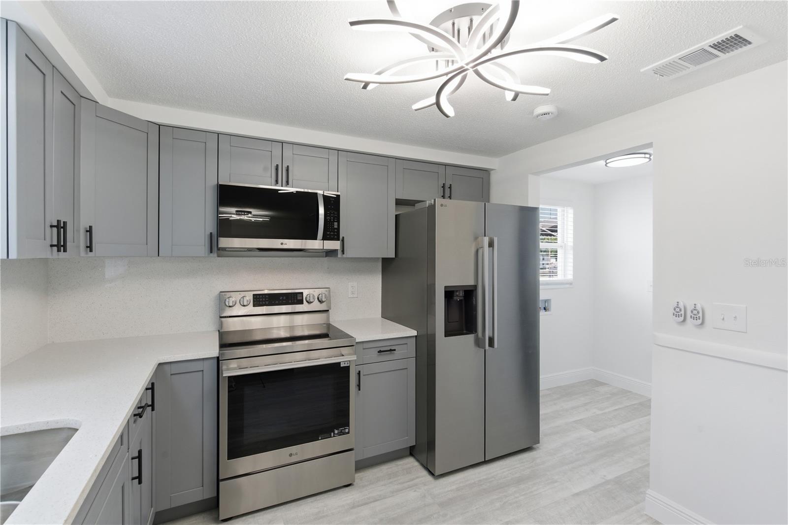 Image 14 of 34 For 5330 Poinsettia Dr