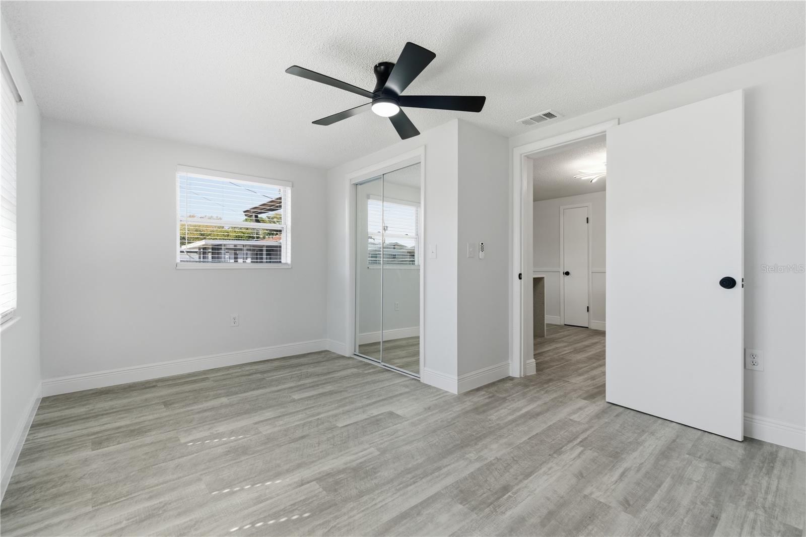 Image 15 of 34 For 5330 Poinsettia Dr