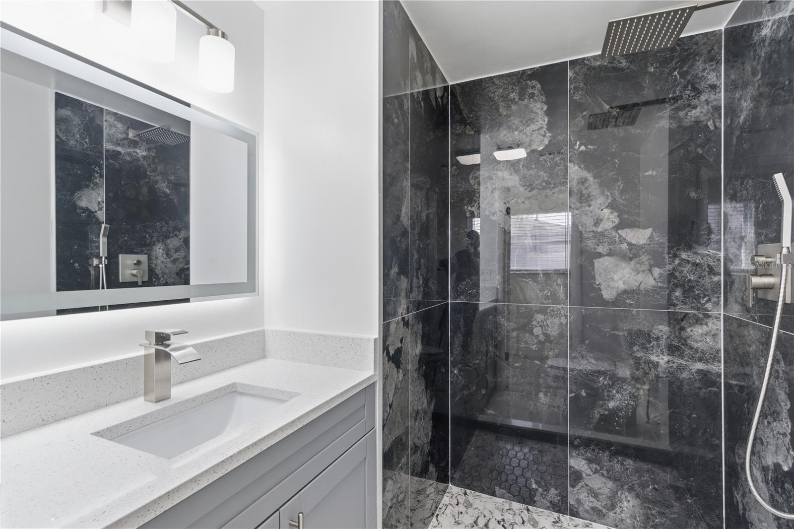 Image 17 of 34 For 5330 Poinsettia Dr