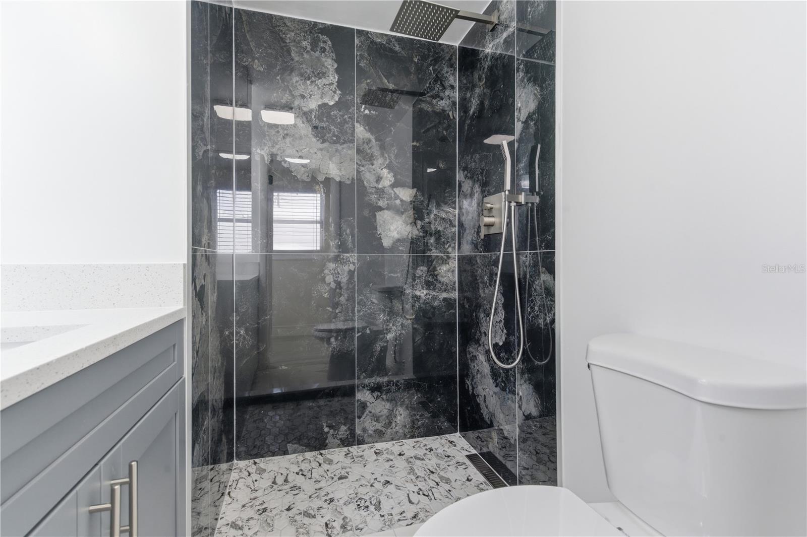 Image 18 of 34 For 5330 Poinsettia Dr