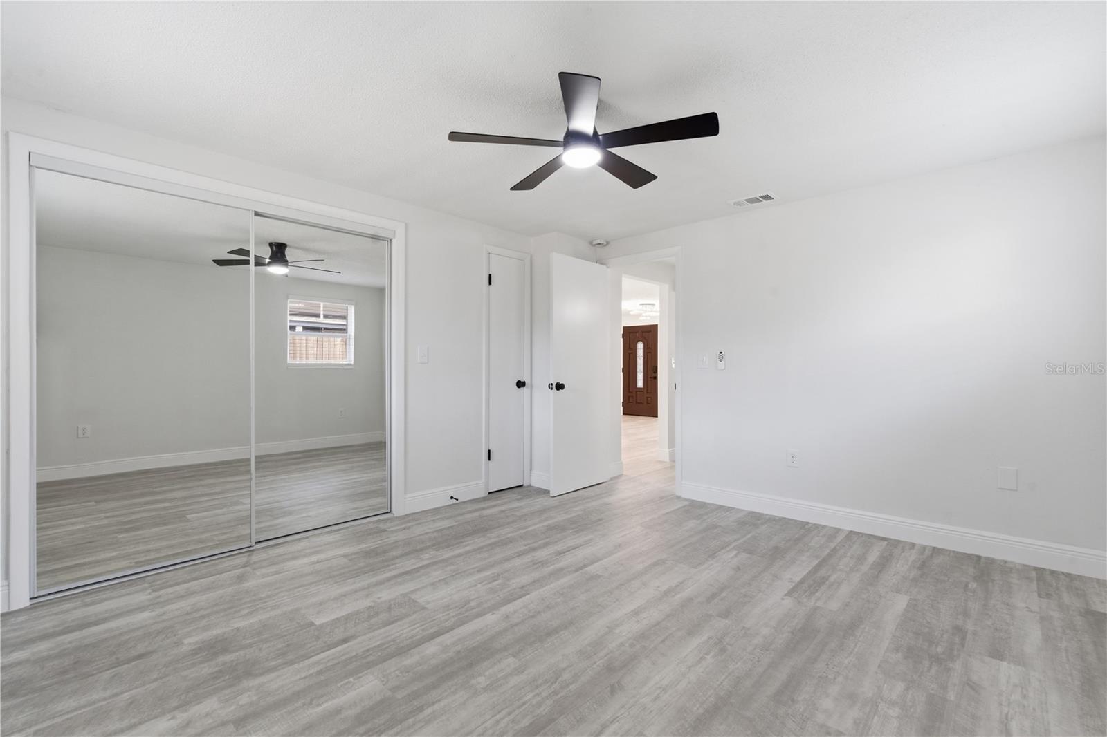 Image 23 of 34 For 5330 Poinsettia Dr