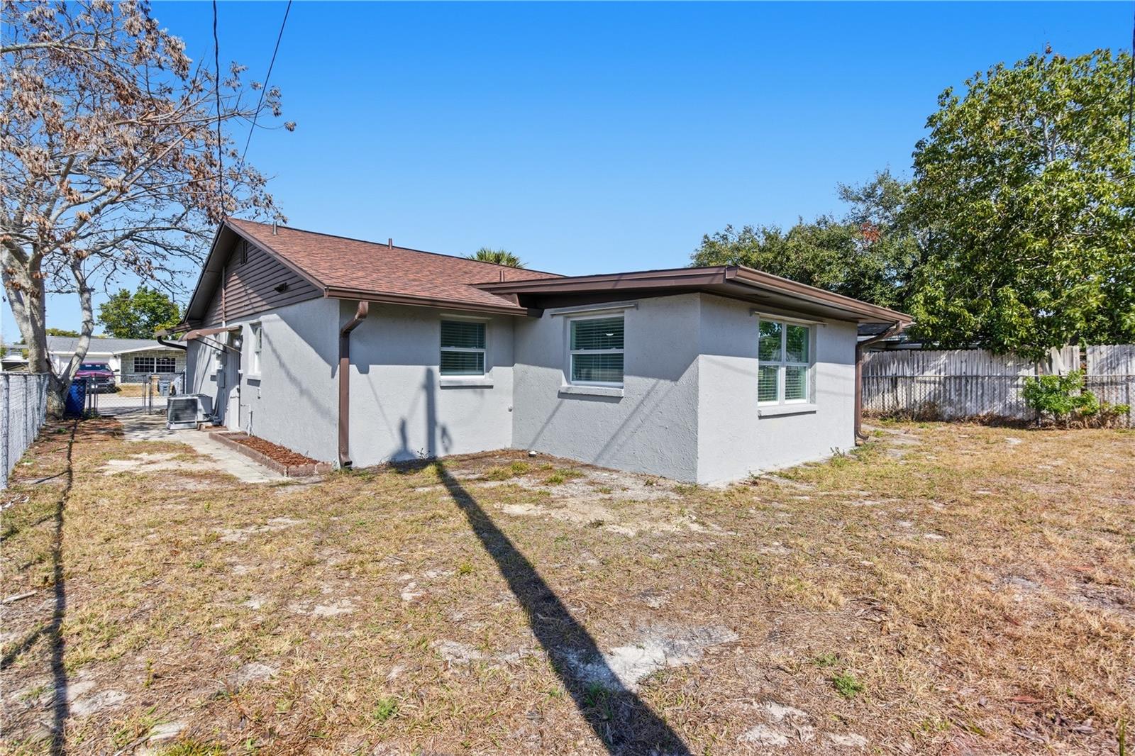 Image 26 of 34 For 5330 Poinsettia Dr