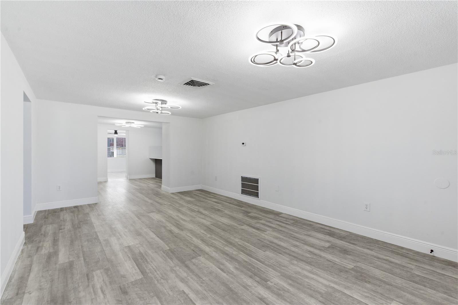 Image 8 of 34 For 5330 Poinsettia Dr