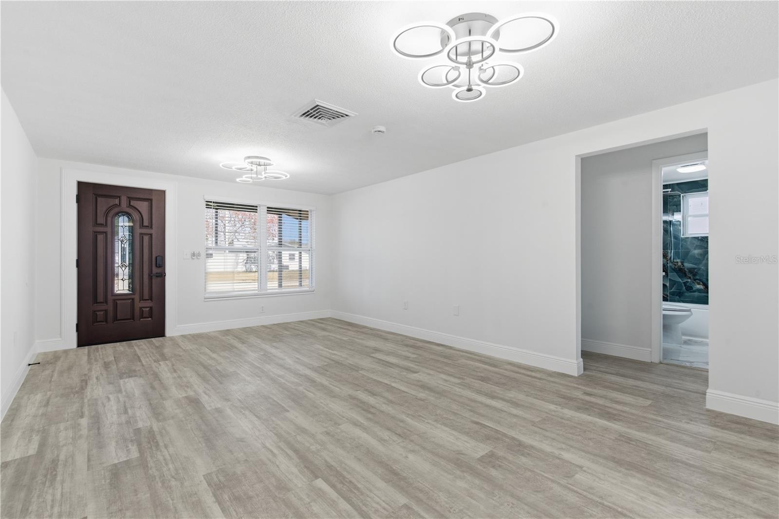 Image 9 of 34 For 5330 Poinsettia Dr