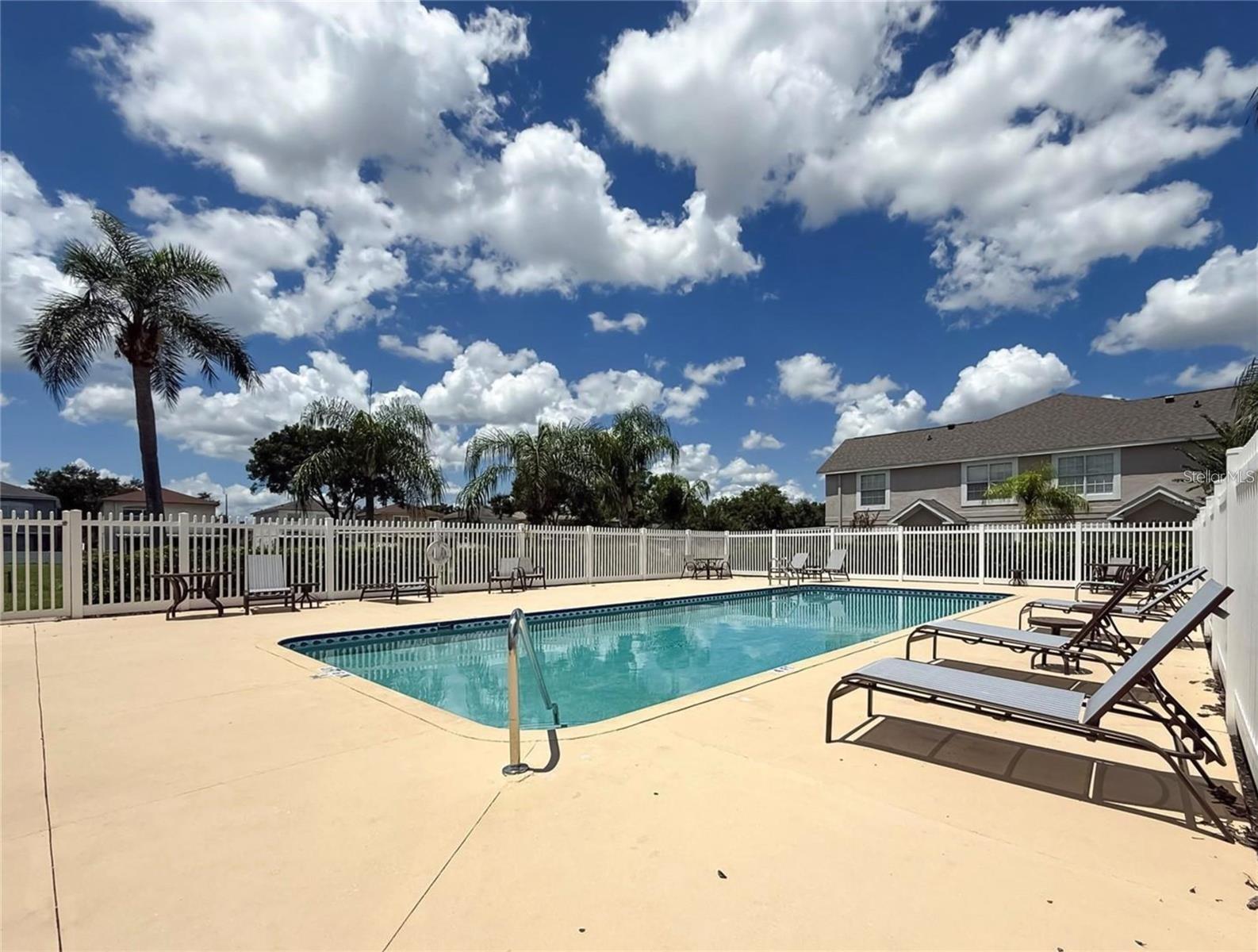 Image 9 of 13 For 637 Kensington Lake Circle